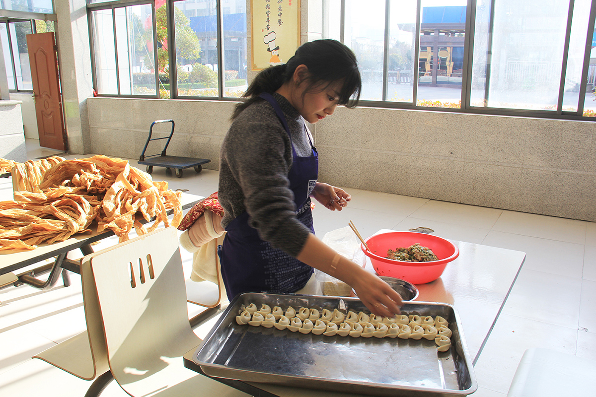 豪家集團丨“情暖冬至，溫暖豪家”冬至包餃子活動