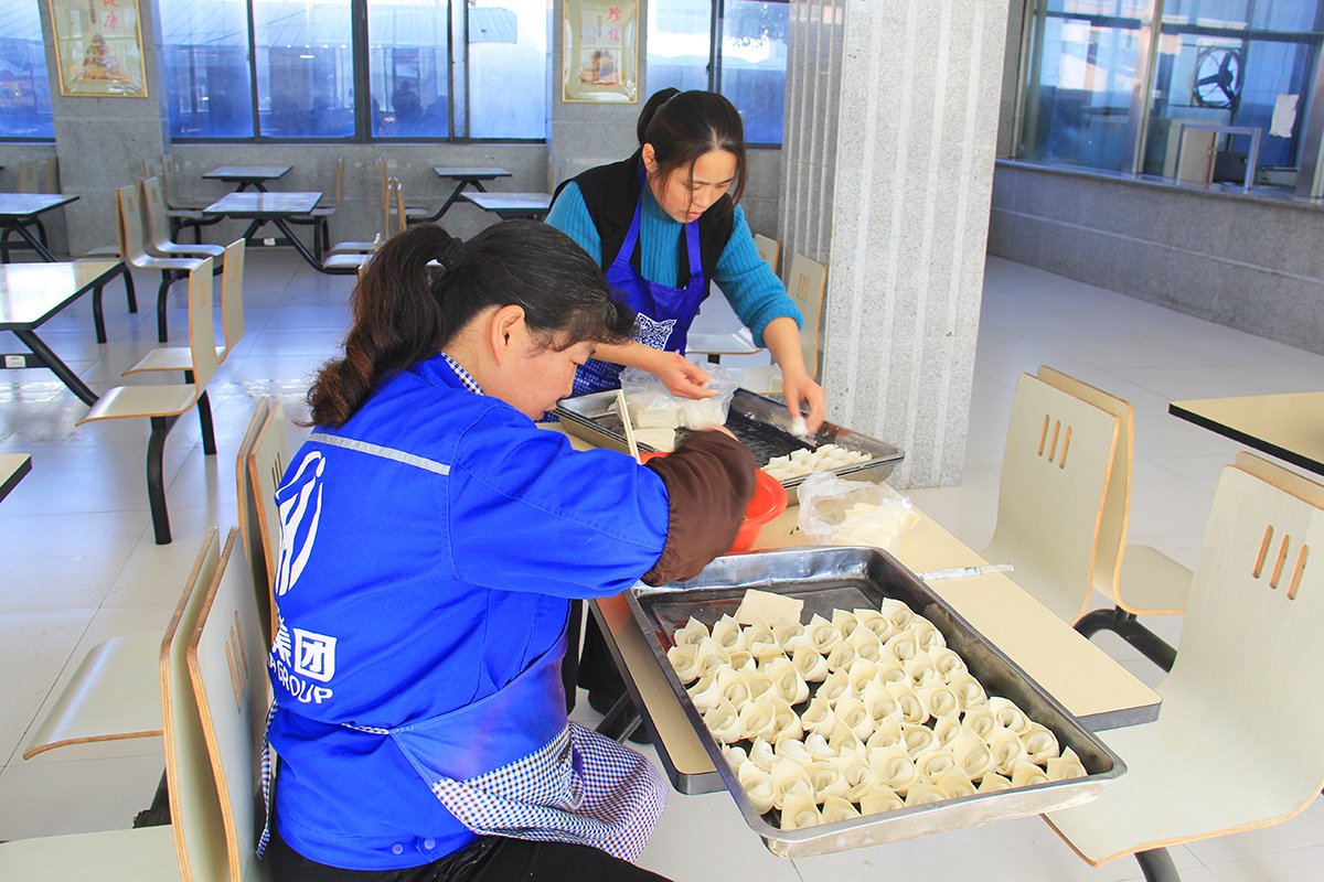 豪家集團丨“情暖冬至，溫暖豪家”冬至包餃子活動4